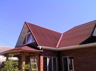 Крыша дома из ондулина в Керчи 